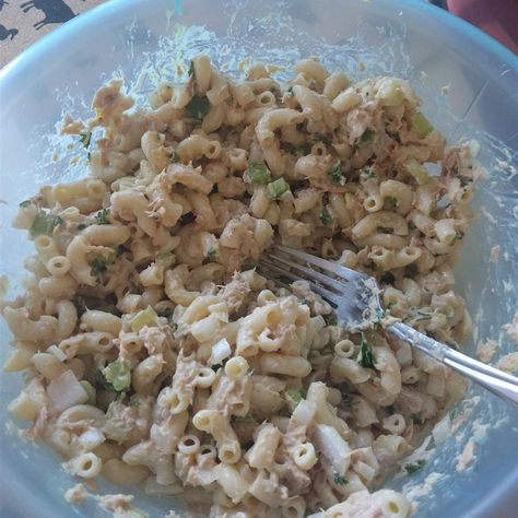 Old Fashioned Macaroni Salad Ways To Cook Vegetables, Old Fashioned Macaroni Salad, Picnic Salad, Cook Vegetables, Cut Sugar, Salads Pasta, Mac Salad, Macaroni Salad Recipe, Canned Tuna