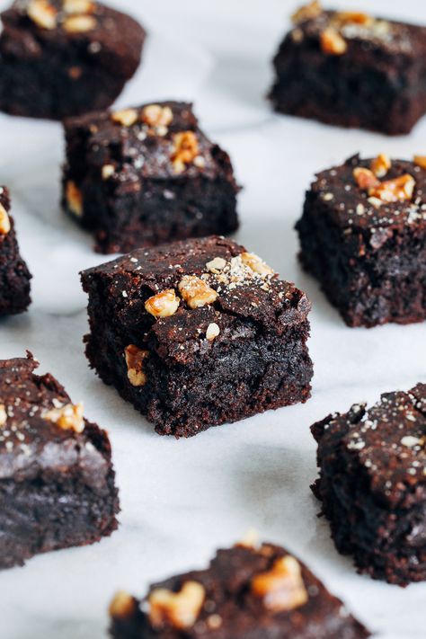 Ella's Fudgy Brownies - Making Thyme for Health Deliciously Ella Recipes, Brownies Decorados, Ella Vegan, Brownie Vegan, Vegan Brownies, Peanut Butter Candy, Deliciously Ella, Brownie Ingredients, Vegan Brownie