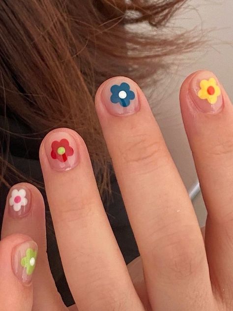 various colors of simple flower accent nails Short Spring Nail Ideas, Simple Flower Nail Designs, Spring Nail Ideas, Retro Nails, Cute Simple Nails, Hippie Nails, Short Gel Nails, Flower Nail Designs, Pretty Gel Nails