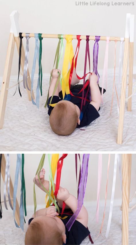 Baby Zintuiglijk, Sensory Play Ideas, Maluchy Montessori, Baby Sensory Play, Baby Play Activities, Baby Activities, Rainbow Ribbon, Baby Learning Activities, Montessori Baby