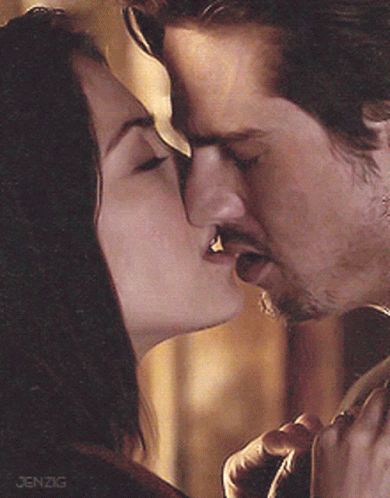 Kissing Couple GIF - Kissing Couple - Discover & Share GIFs Passionate Kiss Gif, Romantic Kiss Gif, Good Morning Kisses, Kiss Images, Romantic Couple Kissing, Kissing Couple, Jay Ryan, Kiss Pictures, Kissing Gif