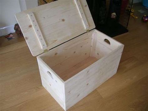 I think I'm going to make this for each of my children (now late teenagers). Kind of like a "hope chest" for them to take their favorite things with them when they move on. Toy Box Plans, Kids Woodworking Projects, Woodworking Vise, Hout Diy, Wood Projects For Beginners, Woodworking Projects For Kids, Small Woodworking Projects, Woodworking For Kids, Popular Woodworking