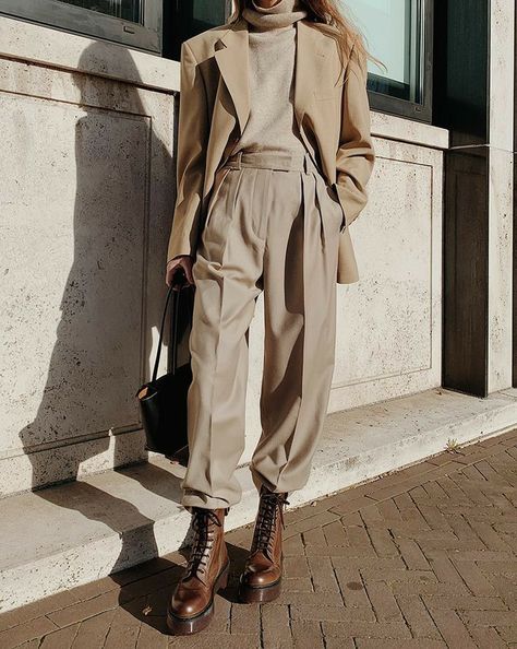 Bottega Veneta Arco, Look Zara, Autumn Trends, Chinti And Parker, Beige Outfit, Winter Stil, Roll Neck Sweater, Looks Street Style, Winter Mode