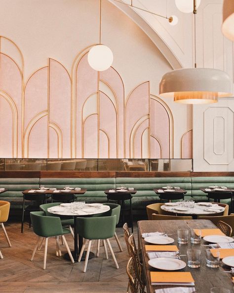 Interior Trends: Populuxe Look of the New Art Deco Style | SampleBlog Salon Art Deco, Interior Art Deco, Modern Art Deco Interior, New Art Deco, Art Deco Aesthetic, Art Deco Hotel, Miami Art Deco, Art Deco Inspiration, Motif Art Deco