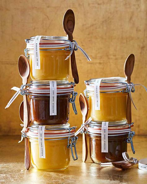 Mason Jar Gifts, Gingerbread Caramel, Joululahjat Diy, Lime Curd, Edible Christmas Gifts, Homemade Sauces, Diy Food Gifts, Homemade Food Gifts, Christmas Food Gifts