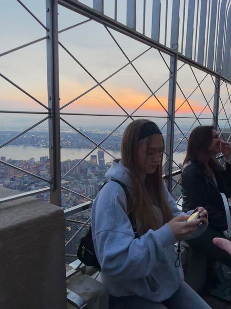 Amazing view over New York City 🏙️ Nyc Empire State Building Aesthetic, Empire State Building Instagram Pictures, Empire State Building Outfit, Empire State Building Aesthetic, New York Empire State Building, Empire State Building View, New York City Pictures, Building Aesthetic, Nyc Summer