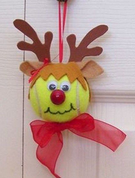 Tennis Balls Transformed Into Christmas Ornaments Pickle Crafts, Tennis Ball Crafts, Tennis Crafts, Tennis Ornament, Tennis Ideas, Tennis Christmas, Tennis Art, Chirstmas Decor, Tennis Girl