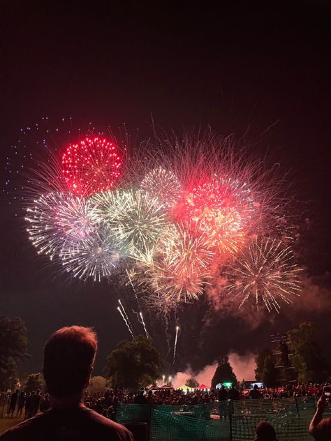 Pretty Fireworks, Firework Pictures, Fireworks Stand, July Vibes, Summer Fireworks, Firework Display, July 4th Fireworks, Beautiful Fireworks, Fireworks 4th Of July