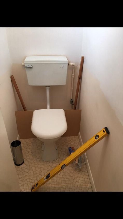 Woman upgrades toilet for just £100 and here's how | LatestDeals.co.uk Cloakroom Toilet Downstairs Loo, Small Bathroom Ideas Uk, Small Toilet Decor, Toilet Remodel, Diy Kast, Bathroom Ideas Uk, Toilet Closet, Klein Toilet, Small Toilet Design