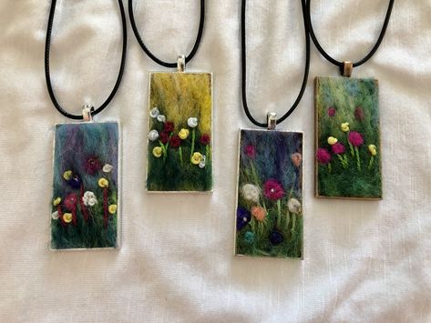 Needle Felting Jewelry Ideas, Felted Jewelry Ideas, Needle Felt Jewelry, Felted Jewelry, Felt Yarn, Fiber Art Jewelry, Needle Felting Diy, Wool Felt Projects, Felted Wool Crafts