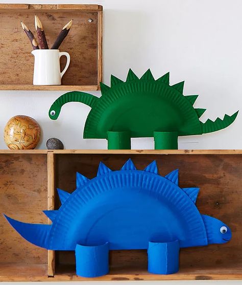 Combine DIY and dinosaurs for the perfect kids craft activity! With the new Jurassic World movie coming to theaters soon, we wanted to share 10 of our favorite Paper Plate Crafts, Dinosaur Craft, Jurassic World Movie, New Jurassic World, Diy Dinosaur, Dinosaur Crafts, Seni 3d, Craft Activity, Plate Crafts