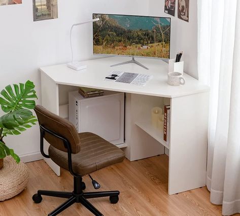 Featuring the special corner design, the computer desk can make full use of the limited space through perfectly fitting in wall corners. Organize Wires, White Corner Desk, Small Corner Desk, Corner Writing Desk, Apt Decor, Make Up Desk Vanity, Corner Computer Desk, Desks For Small Spaces, Bedroom Corner