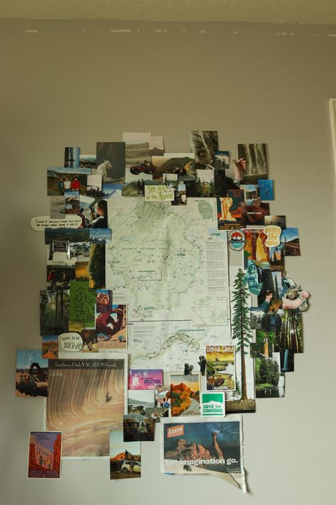 Traveler Bedroom Ideas, Adventurer Bedroom Aesthetic, Travel Aesthetic Bedroom Ideas, Map Wall Collage, Traveler Room Decor, Small Common Area Ideas, Outdoorsy Room Decor, Photo Bedroom Wall Ideas, Shared Room Inspo Aesthetic