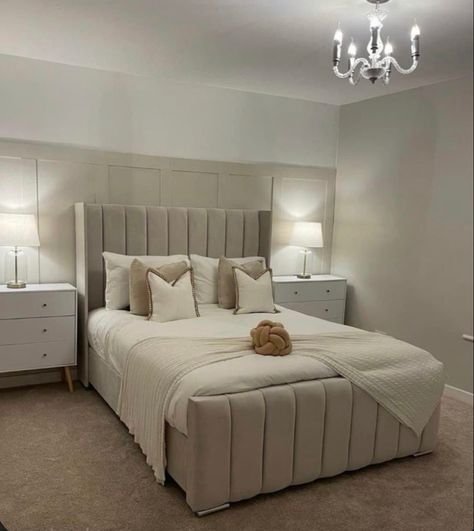 Beige Room Ideas, Nude Bedroom Ideas, Cream And White Bedroom, Cream Bed, Grey Bedroom Decor, White Room Decor, Bed Frame Design, Classy Bedroom, Bedroom Idea