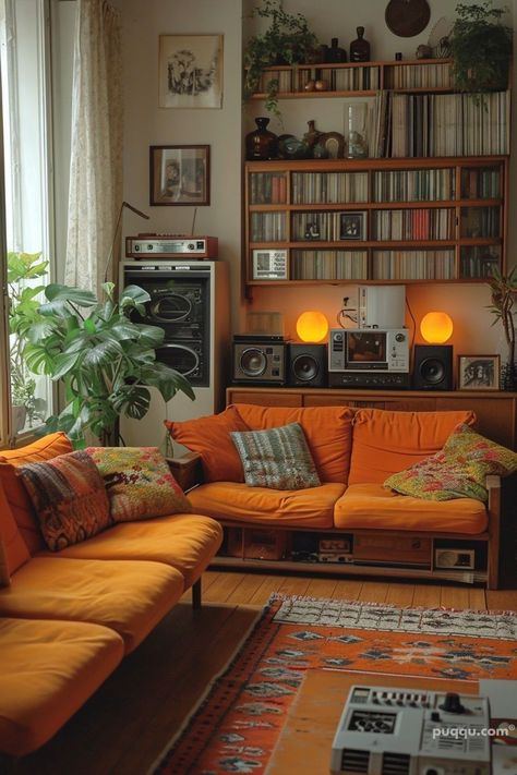 50s Aesthetic Interior Design, 60s And 70s Home Decor, 60 Room Aesthetic, Retro 70s Apartment, 70s Home Decor Aesthetic, Living Room 80s Style, 50s Inspired Home, 70s Style Room Decor, Retro Style Apartment