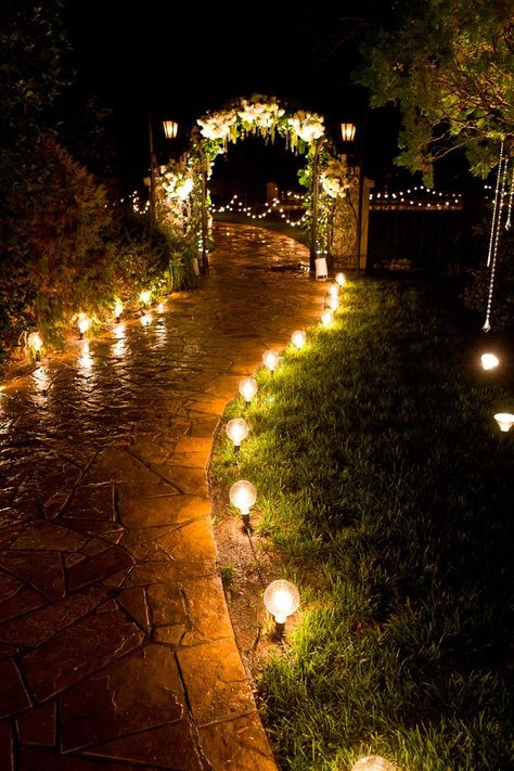 awesome lighting ideas for the wedding walkways Garden Path Lighting, Best Outdoor Lighting, Outdoor Garden Lighting, Garden Wedding Decorations, Backyard Lighting, Path Lights, Wedding Lights, Landscape Lighting, Backyard Decor