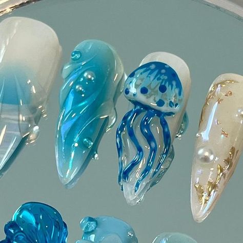 Sam | Press On Nail Artist ☆⋆｡𖦹°‧★ on Instagram: "Ocean themed freestyle set 🩵🏝️🪼🌼 . . . #pressonnails #oceannails #summernails #jellynails #longstilettonails #jellynails #flowernails #pearlnails #bluenails #waternails" 3d Ocean Nails, Cute Ocean Nails, Water Gel Nails, Jellyfish Nails Acrylic, Sealife Nails, Nails Ocean Theme, Jelly Fish Nails Art, Beach Theme Nails Designs, Ocean Theme Nails