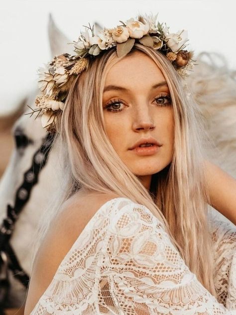 Boho Bridal Hair With Bangs, Boho Makeup Bride, Boho Bride Look, Boho Bridal Makeup Hazel Eyes, Bridal Boho Makeup, Boho Makeup Wedding Bohemian Style, Brides With Flower Crowns, Simple Boho Wedding Makeup, Natural Boho Wedding Makeup