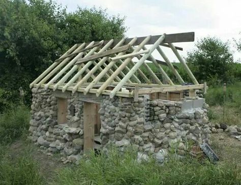 Stone Built Houses, Build Stone House, Diy Stone Cottage, Building A Stone House, Diy Stone House, Stone Tiny House, How To Build A Stone House, Tiny Stone House, Building With Stone