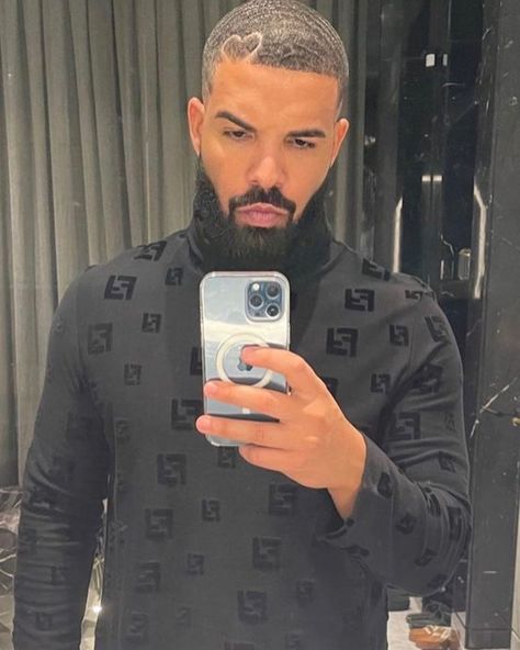 Drake Funny, Drake Clothing, Drake Photos, Drake Drizzy, Drake Wallpapers, Drake Graham, Aubrey Drake, Black Men Fashion Swag, Corte De Cabelo Masculino