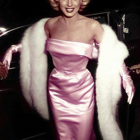 Pink Classy Dress Elegant, Satin Gloves Outfit, Pink Satin Gloves, Dresses With Gloves, Gown With Gloves, Hollywood Glamour Dress, Glamour Gloves, Old Hollywood Dress, Black Tie Gown