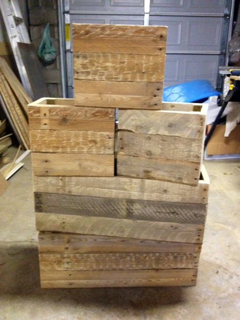 Hometalk :: From Dirty Pallets to Functional Crates Old Pallets, Recycled Pallets, Diy Pallets, Pallet Boxes, Pallet Storage, Pallet Crates, Crate Diy, Recycled Pallet, Pallet Crafts