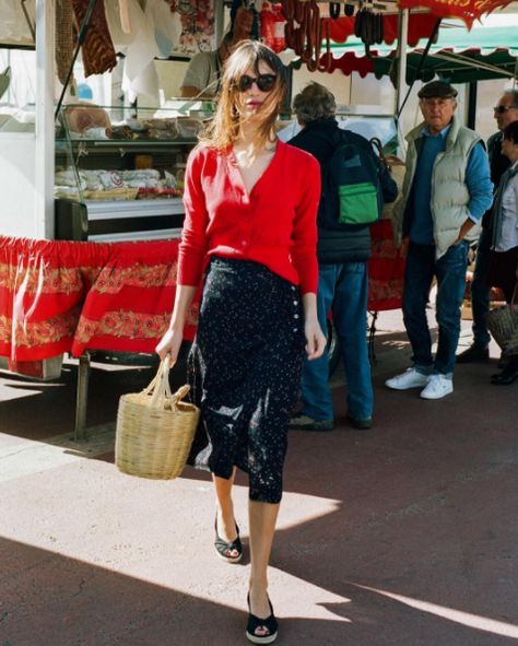 Svarta Outfits, Jeanne Damas Style, Taylor Swift Street Style, Moda Do Momento, 여름 스타일, Maxi Cardigan, French Girl Style, Jeanne Damas, Parisian Chic