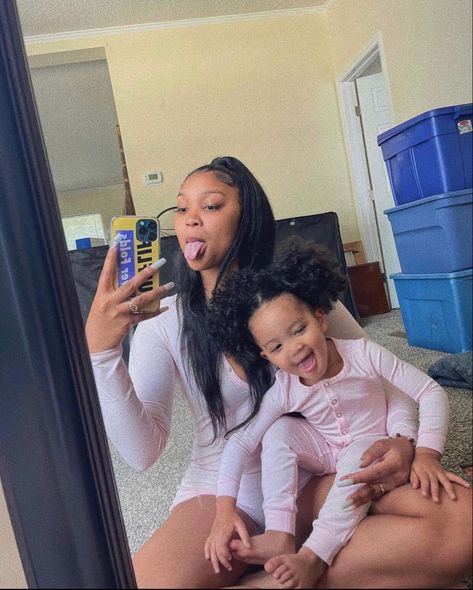 Blasian Family, Mommy Daughter Photoshoot, Mommy Daughter Pictures, Mommy Daughter Photos, Kids Outfits Daughters, Mommy And Baby Pictures, Mom Daughter Outfits, Mommy Daughter Outfits, Cute Black Babies