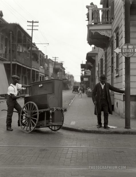 Organ Grinder in New Orleans, Louisiana - 1920s  - Imgur French Quarter, Organ Grinder, New Orleans History, 1960s Decor, Louisiana History, Colorized Photos, Vintage Pics, New Orleans Louisiana, Amazing Photos