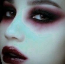 red and black romantic goth style inspo ✮♱ Goth Style, Maquillage Goth, Vampire Makeup, Punk Makeup, Alt Makeup, Romantic Goth, Swag Makeup, Alternative Makeup, Emo Makeup