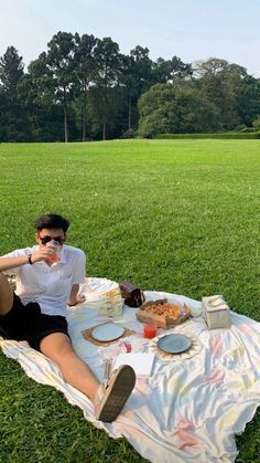 Taman Date, Picnic Date Outfit Men, Piknik Outfit, Outfit Piknik, Piknik Aesthetic, Picnic Date Outfit, Picnic Date Outfits, Picnic Outfit Summer, Outdoor Dates