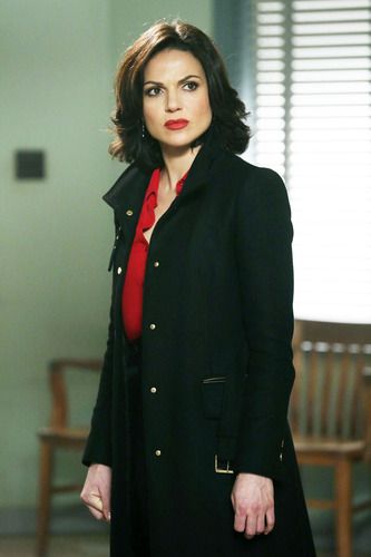 Lana Parrilla is named one of TV's Sexiest Superhuman Characters: " Being bad never looked so good! Even when Regina, otherwise known as the Evil Queen, is ripping out your heart, you’re still wondering if she’ll go out with you. Her hot outfits and take-no-crap demeanor just screams sexy." Наташа Romanoff, Regina And Emma, Once Up A Time, Swan Queen, Regina Mills, Jennifer Morrison, Evil Queen, Hottest Celebrities, Up Girl