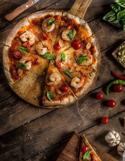 @SnapbiteCafe Food Photography Tips, Deep Dish Pizza Crust, Sambal Ijo, Bebek Goreng, Pizza Vegetariana, Pizza Photo, Fingerfood Party, Food Photoshoot, Food Photography Inspiration