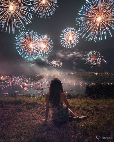 A girl watching an amazing fireworks show on Lake Como. by Swany66 Elba, Fireworks Wallpaper, Fireworks Pictures, Fireworks Photo, Fireworks Photography, Fireworks Show, Night Photos, Time Photo, Photo Contest