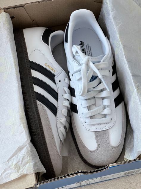 #samba #adidassamba#sambaog Looks Adidas, Adidas Samba Outfit, Samba Shoes, Samba Outfit, Skor Sneakers, Adidas Samba Og, Pretty Shoes Sneakers, Trendy Shoes Sneakers, Dr Shoes