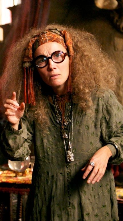 Doodlecraft: Harry Potter Cosplay: Professor Sibill Trelawney Sybil Trelawney, Harry Potter Kostüm, Harry Potter Professors, Hogwarts Professors, Adele Adkins, Blithe Spirit, Tapeta Harry Potter, Kei Visual, Harry Potter Cosplay