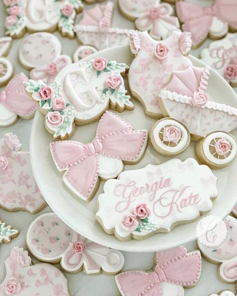 Bridgerton Theme Baby Shower Ideas, Preppy Baby Shower Ideas, Baby Shower Seating Ideas, Love Shack Fancy Baby Shower Theme, Rose Baby Shower Theme, Loveshackfancy Party, Preppy Baby Girl, Pink Baby Shower Centerpieces, Baby Shower Backdrops