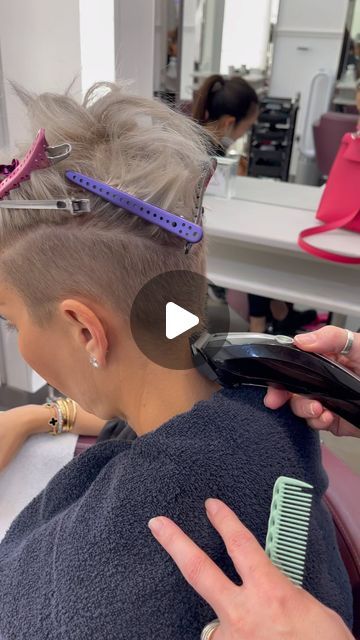 Kort Pixie, Kort Bob, Undercut Hairstyles Women, Shaved Hair Cuts, Short Shaved Hairstyles, Half Shaved Hair, Short Hair Pixie Cuts, Pixie Haircut For Thick Hair, Short Hair Undercut