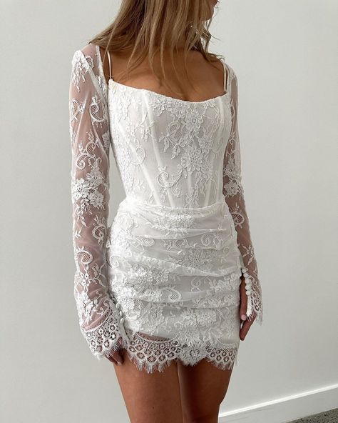 Reception Dress Lace, White Lace Dress Outfit, Short Bride Dresses, Wedding Dress Mini, Reception Dress Short, Mini Wedding Dress, Lace Dress Outfit, White Lace Dress Short, Short White Dress Wedding