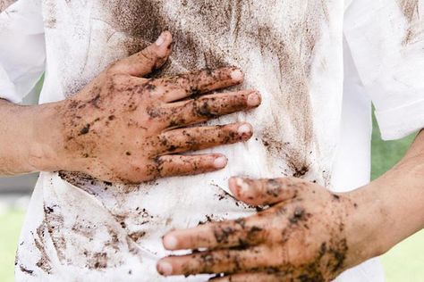 Remove Mud Stains from Clothing. Helpful after rainy games Games Makeup, Stained Clothes, Detailing Car, Stain Removal Guide, Laundry Cleaning, Laundry Stains, Awesome Crafts, Laundry Tips, Homemade Cleaning