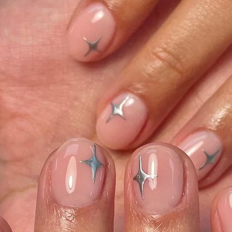 PREVIOUSLY HARD AS NAILS STUDIO 💖 on Instagram: "The cutest 4 point stars, perfect for a shorter nail. Using @the_gelbottle_inc liquid metallic paint / simple nail art by Amy 💫" Short Nail Art Designs Simple, Four Point Star Nails, Easy Star Nail Art Tutorial, Nail Art For Men Simple, 4 Point Star Nails, Metallic Design Nails, Big Star Nails, Gel Nails Simple Design, Metallic Short Nails