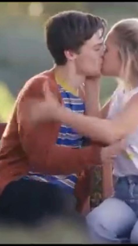 Kissing Girlfriend On The Cheek, 😘 Kiss Video Romantic, Hugs And Kisses Teen Couples, Neck Grab Kisses, Lip Kisses Boyfriend, French Kiss Reference, Sweet Couple Kiss, Intense Kiss, Couple Intimacy