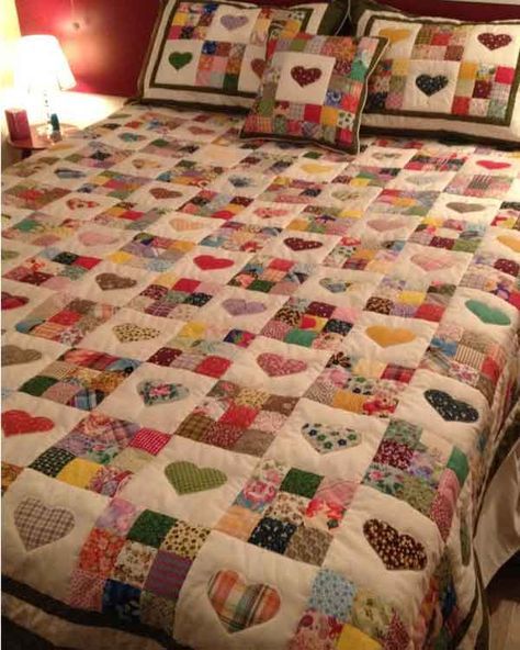 Colcha de Patchwork Paso a paso Colchas Quilting, Projek Menjahit, Appliqué Quilts, Scrap Quilt Patterns, Patchwork Quilt Patterns, Patchwork Jeans, Patchwork Quilting, Heart Quilt, Patchwork Patterns