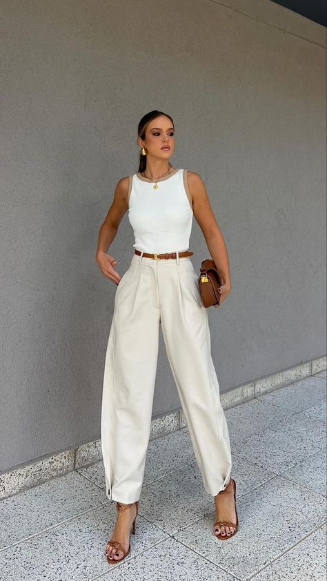 IG: @thacianamesquita Trousers, White Pants, Elegant Classy Outfits, Classy Outfits, For Women, Pants, White