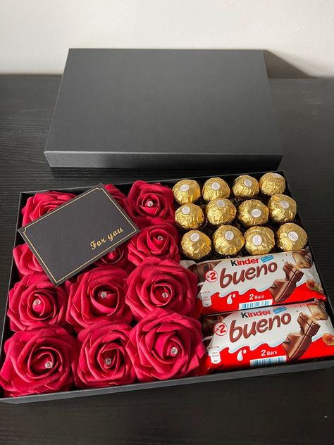 Fathers Day Hampers, Lindor Truffles, Valentine's Day Flower Arrangements, Rose Chocolate, Chocolate Hampers, Valentines Gift Box, Chocolate Roses, Flower Box Gift, Diy Cadeau