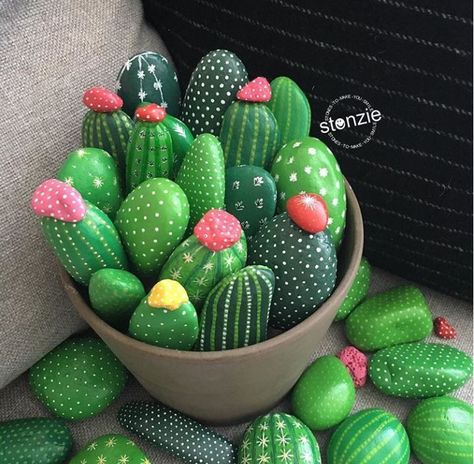 How to make a DIY painted rock cactus garden. There are more than 50 inspirational DIY painted stone projects here to enjoy. From succulent gardens that won’t die to faux cactus plants. This great round up features Etsy and Instagram artists and a few crafts bloggers, too! Be sure to check out all the fun rock painting ideas #paintedrocks #rockpainting #rockart #paintedstones #ilovepaintedrocks #crafts #easycrafts #painting #rockpaintingideas #rockgarden Cactus Decorations, Kaktus Dan Sukulen, Painted Rock Cactus, Rock Cactus, Garden Uk, Funny Vine, Faux Cactus, نباتات منزلية, Art Pierre