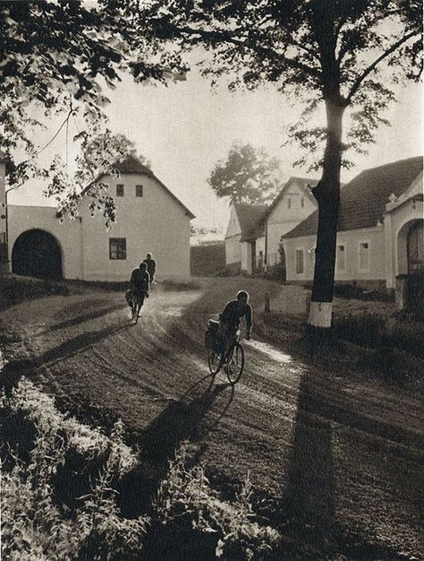 Ladislav Sitensky , Through the Village, Czechoslovakia,1961/: Budapest, Andre Kertesz, صور مضحكة, Black And White Photographs, Beautiful Photography, Black And White Photography, Life Is Beautiful, Beautiful World, Picture Show