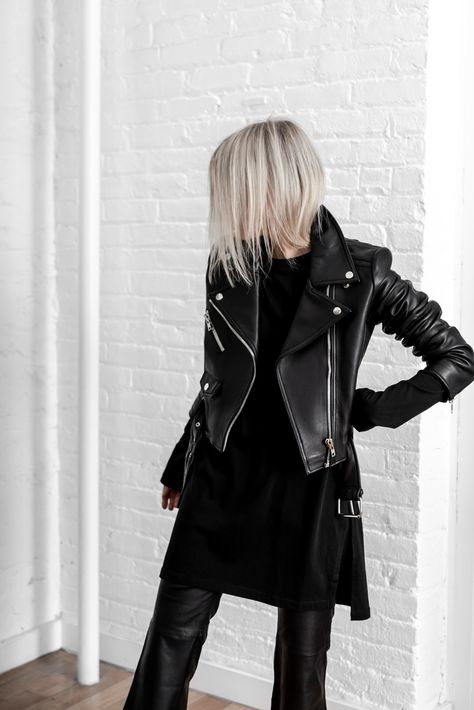 F*** it... Going to New York! - F I G T N Y Svarta Outfits, Looks Rock, Small Shoulders, Rocker Look, Leather Jacket Outfits, Leather Moto, Cropped Style, Dark Fashion, Womens Casual Outfits