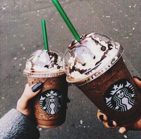 ♡Give a wink,Give a kiss, Give a little happiness♡ ♡@HeyitsCatrina♡ xo Minuman Starbucks, Copo Starbucks, Best Starbucks Drinks, Café Starbucks, Secret Starbucks Drinks, Bebidas Do Starbucks, Starbucks Secret Menu Drinks, Starbucks Coffee Drinks, Starbucks Menu