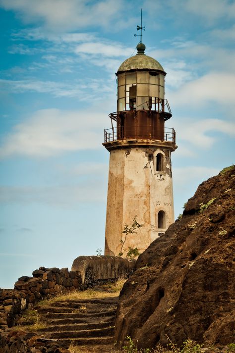 Abandoned Lighthouse, Lighthouse Inspiration, Cap Vert, Cape Verde Islands, Lighthouse Pictures, Cape Verde, Beautiful Lighthouse, Beacon Of Light, Light Houses